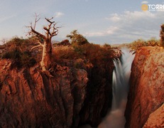 Wodospad Epupa na granicy z Angolą. fot. Dominik Kruk
