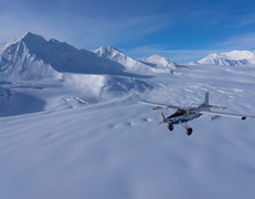 lot nad Parkiem Narodowym Kluane fot. Icefield Discovery Tours lot nad Parkiem Narodowym Kluane